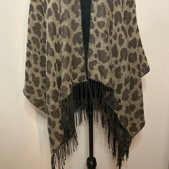 Animal Print Neutral Colored Blanket Shawl Shrug with Fringe - Picture 3 of 10